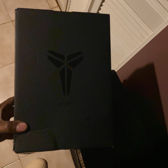 Kobe Venice Beach 7 youth with box!! Rating 7/10 - Picture 7 of 7